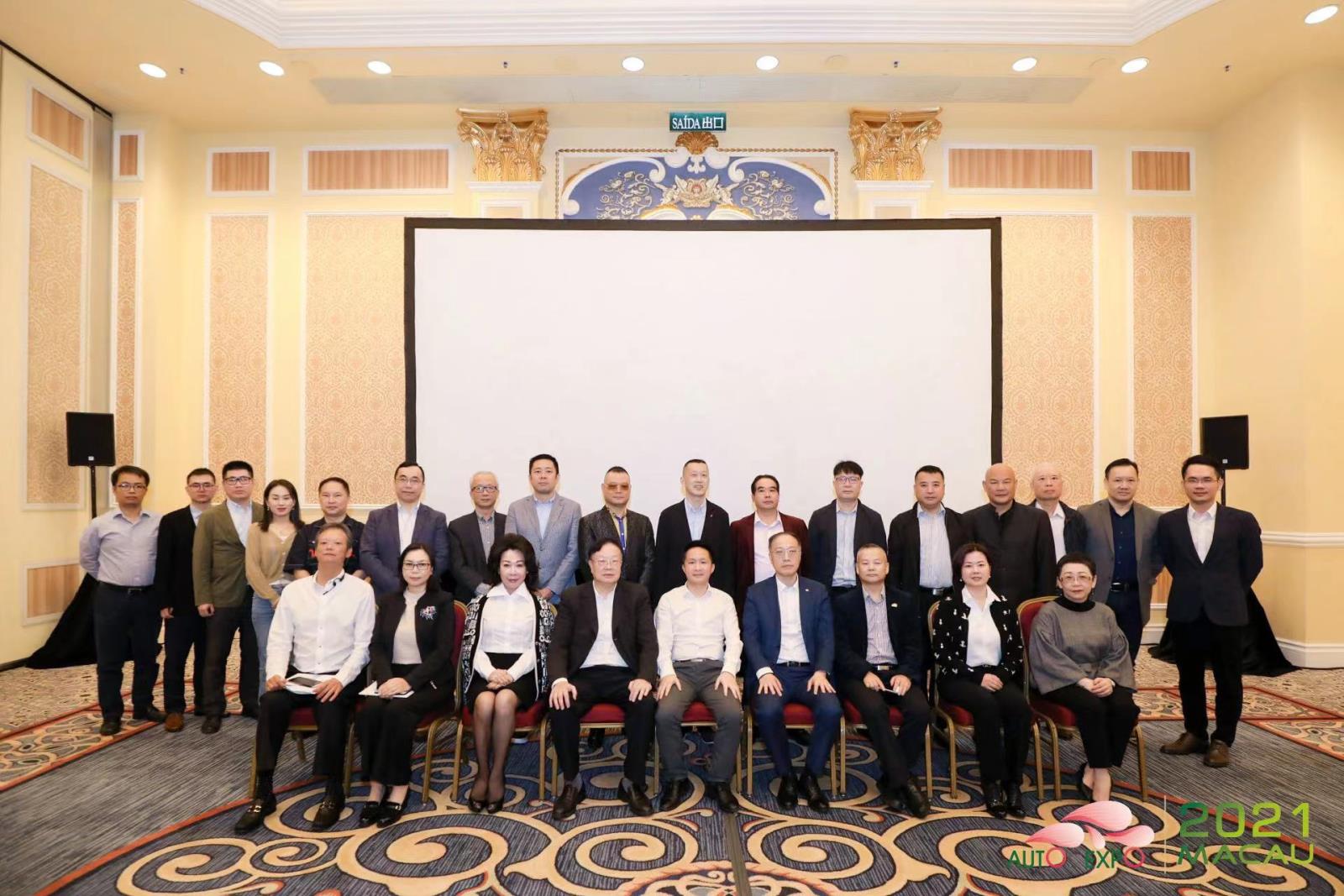 與澳門企業家合影.jpg 與澳門企業家合影.jpg